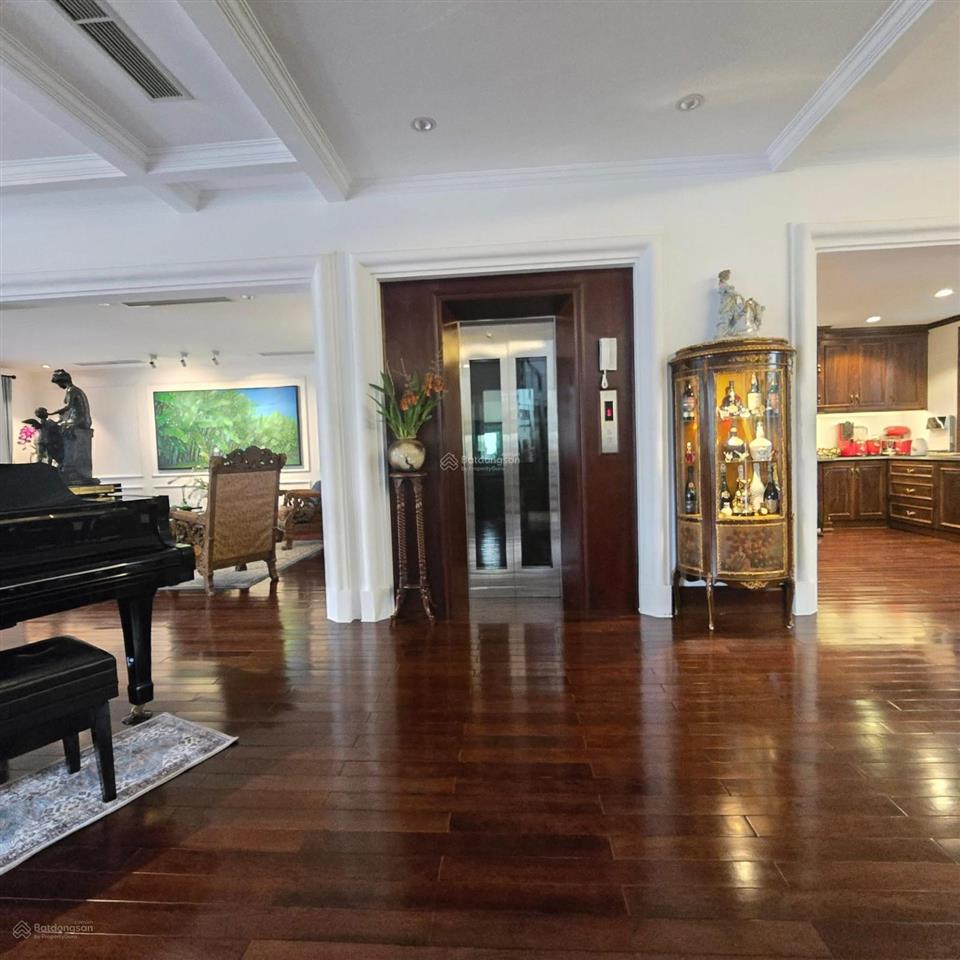 Siêu phẩm! 25tỷ hơn, bán biệt thự ngoại giao đoàn, xuân đỉnh  106m2  5t  lô góc  gara ô tô  tm