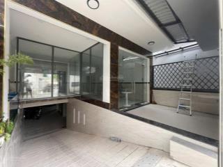 Chia tài sản! bán chdv hoàng hoa thám, bt. dt 8x26m(200m2)  hầm+5 tầng +tm+pccc. hđt 140tr 32tỷ