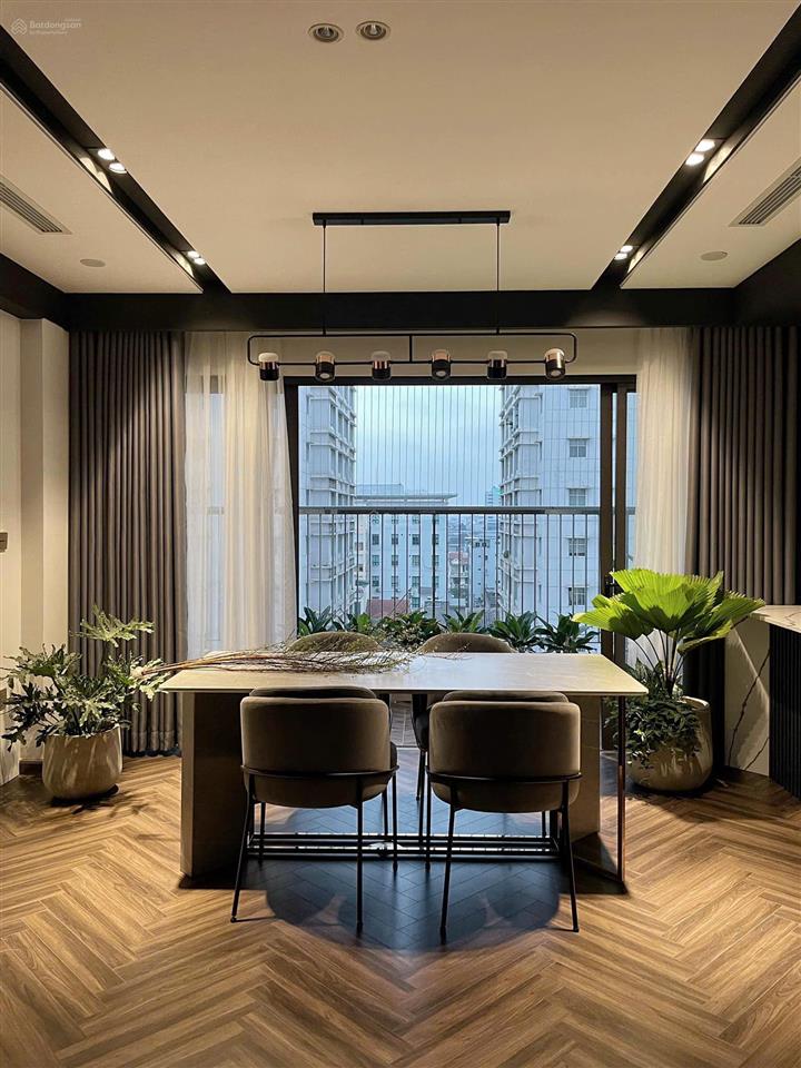 Chính chủ cần bán tầng 15 cc golden palace  c3 lê văn lương 148m2 13,18 tỷ,  0348 373 ***