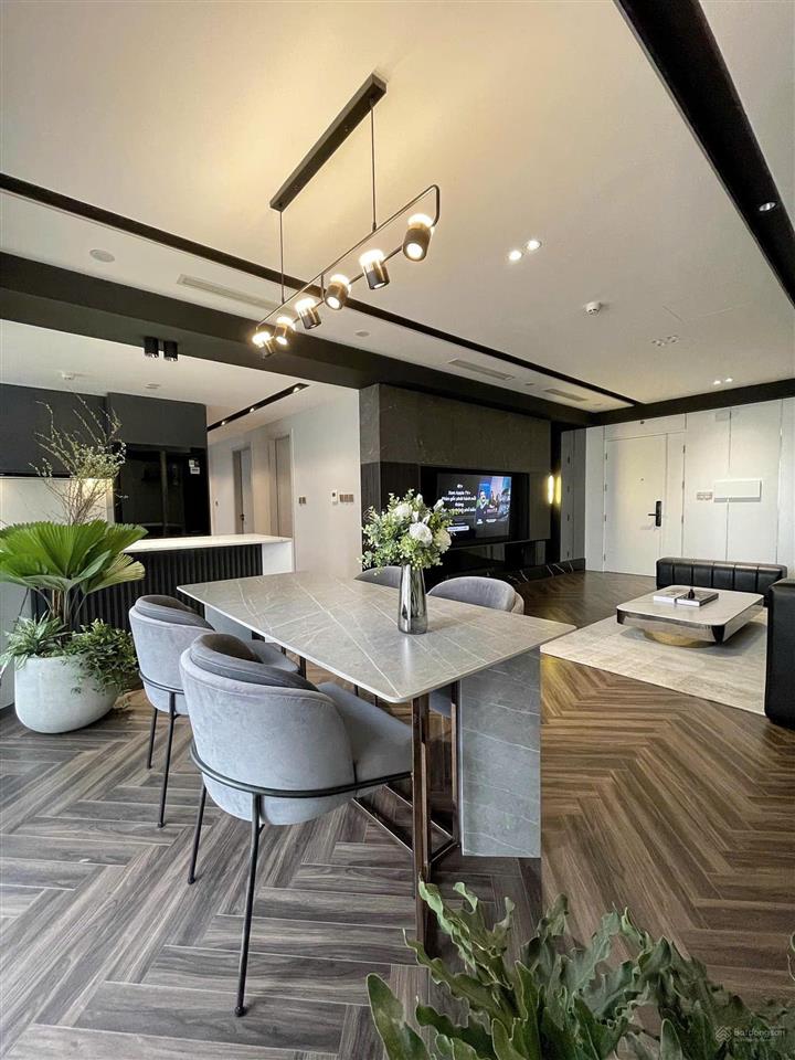 Chính chủ cần bán tầng 15 cc golden palace  c3 lê văn lương 148m2 13,18 tỷ,  0348 373 ***