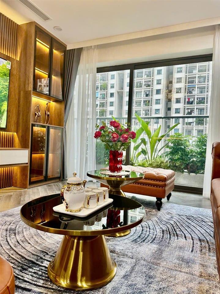 Gia đình tôi cần bán căn hộ 3n tầng 15 golden palace, lê văn lương full nội thất. giá 11.88 tỷ