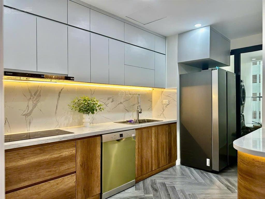 Gia đình cần gấp bán chung cư tầng 16 tại n05 tòa 25t2 dt 153,8m2 ban công đn view nội khu