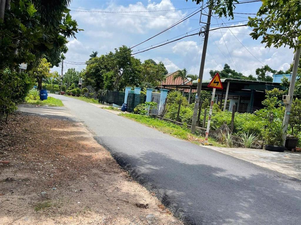 Bán gấp định cư nước ngoài  đất mt đường số 3 tân thông hội  212m2, sổ hồng riêng công chứng ngay