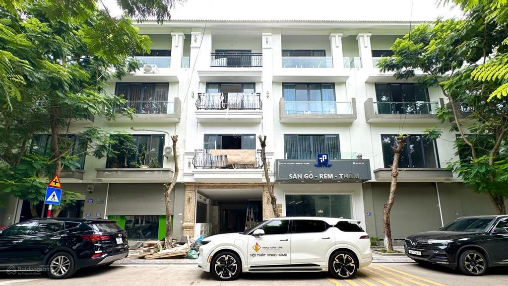 Bán liền kề b3318 geleximco 101m gần vin smart. nhà 2 mặt thoáng. sát chợ trung tâm.  0913 798 ***