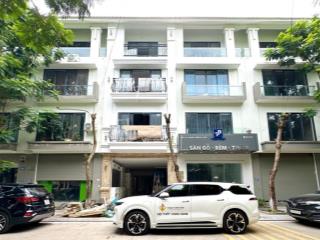 Bán liền kề b3318 geleximco 101m gần vin smart. nhà 2 mặt thoáng. sát chợ trung tâm.  0913 798 ***