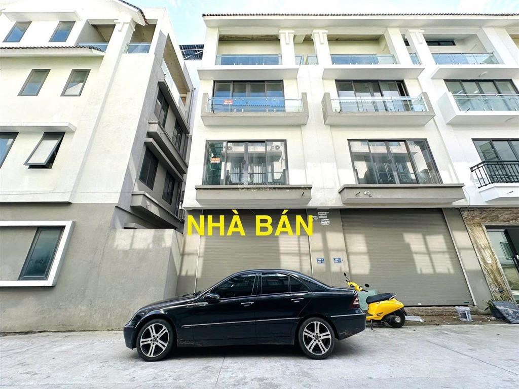 Bán liền kề b3318 geleximco 101m gần vin smart. nhà 2 mặt thoáng. sát chợ trung tâm.  0913 798 ***