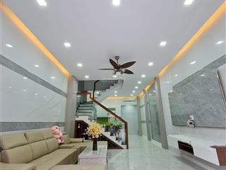 Định cư nước ngoài bán gấp nhà 54m2 hxh phan văn trị, p11, bình thạnh, giá 3tỷ450, sổ hồng riêng