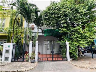Cho thuê biệt thự phú mỹ hưng, quận 7. căn góc 162m, 4 phòng ngủ, đủ nội thất, giá chỉ 42 triệu