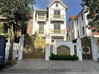 Chính chủ cần bán biệt thự phú lương 200m2, mt 10m, vị trí đắc địa, full nội thất xịn, hơn 30 tỷ