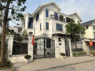 Chính chủ cần bán biệt thự phú lương 200m2, mt 10m, vị trí đắc địa, full nội thất xịn, hơn 30 tỷ
