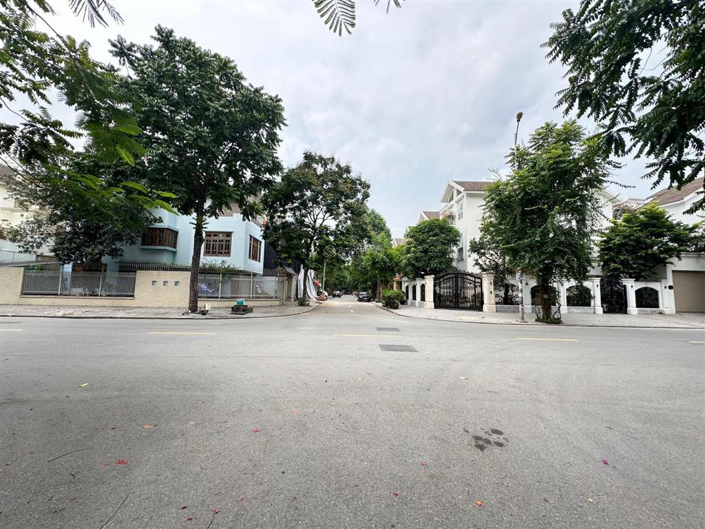 Bán gấp 5 căn biệt thự văn phú lô góc, lô thường, 200m2, 320m2, view vườn hoa, nhỉnh 30 tỷ