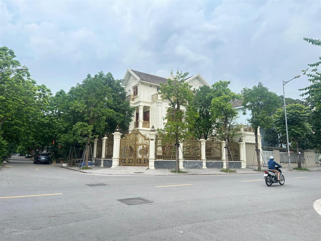Bán gấp 5 căn biệt thự văn phú lô góc, lô thường, 200m2, 320m2, view vườn hoa, nhỉnh 30 tỷ
