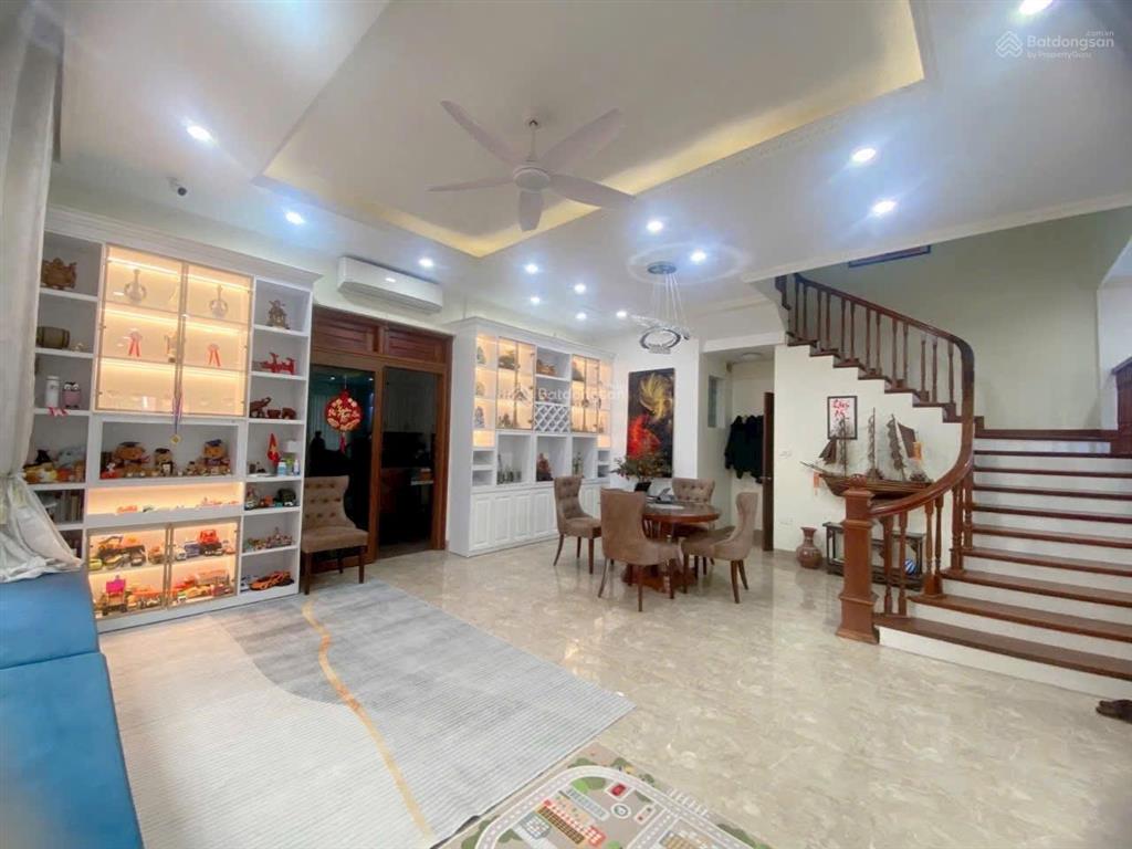 Chính chủ cần bán biệt thự phú lương 200m2, mt 10m, vị trí đắc địa, full nội thất xịn, hơn 30 tỷ