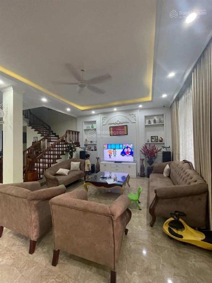 Chính chủ cần bán biệt thự phú lương 200m2, mt 10m, vị trí đắc địa, full nội thất xịn, hơn 30 tỷ
