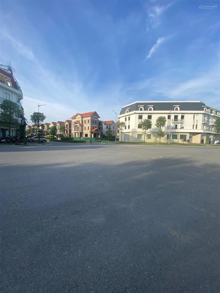 Chính chủ cần bán biệt thự phú lương 200m2, mt 10m, vị trí đắc địa, full nội thất xịn, hơn 30 tỷ