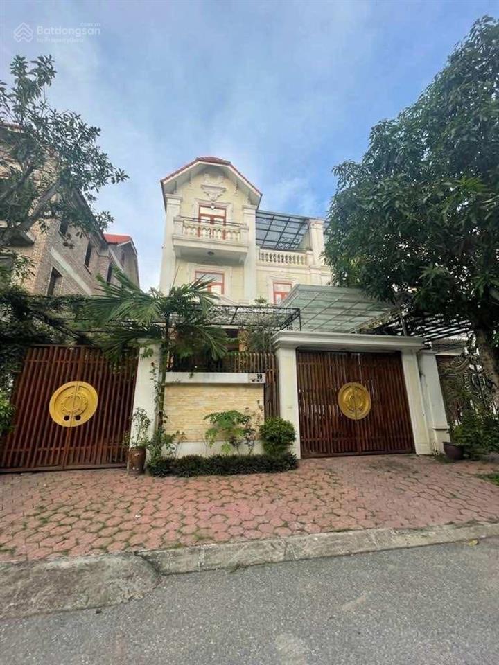 Chính chủ cần bán biệt thự phú lương 200m2, mt 10m, vị trí đắc địa, full nội thất xịn, hơn 30 tỷ