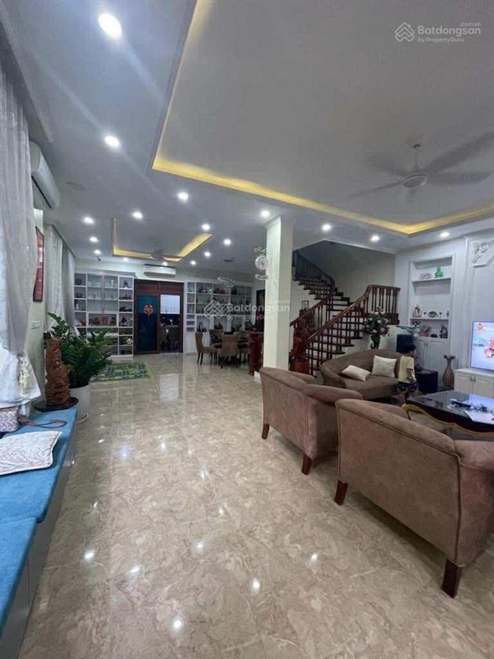 Chính chủ cần bán biệt thự phú lương 200m2, mt 10m, vị trí đắc địa, full nội thất xịn, hơn 30 tỷ