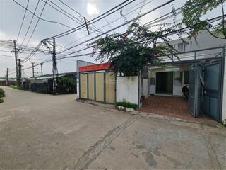 Nhà cấp 4 nguyên căn , sân để ô tô, đường trước mặt 2 xe tránh, 100m ra cổng trường c3 vân nội