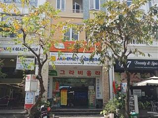 Cho thuê nhà nguyên căn phú mỹ hưng q7. giá 72 triệu. dt 111m2. tk 6pn, 6wc. liền kề sky.