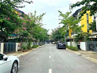 Bán liền kề căn góc t2 giá 8,x tỷ diện tích lớn 120m2 siêu đẹp beomes vsip bắc ninh