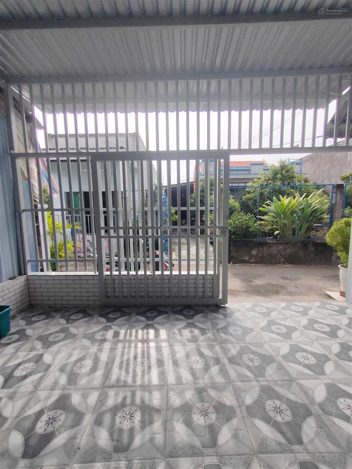 Bán nhà 1 trệt 2 lầu, 4 p. ngủ, xe hơi tới nhà ngay ngã ba tân kim cần giuộc tây ninh mới