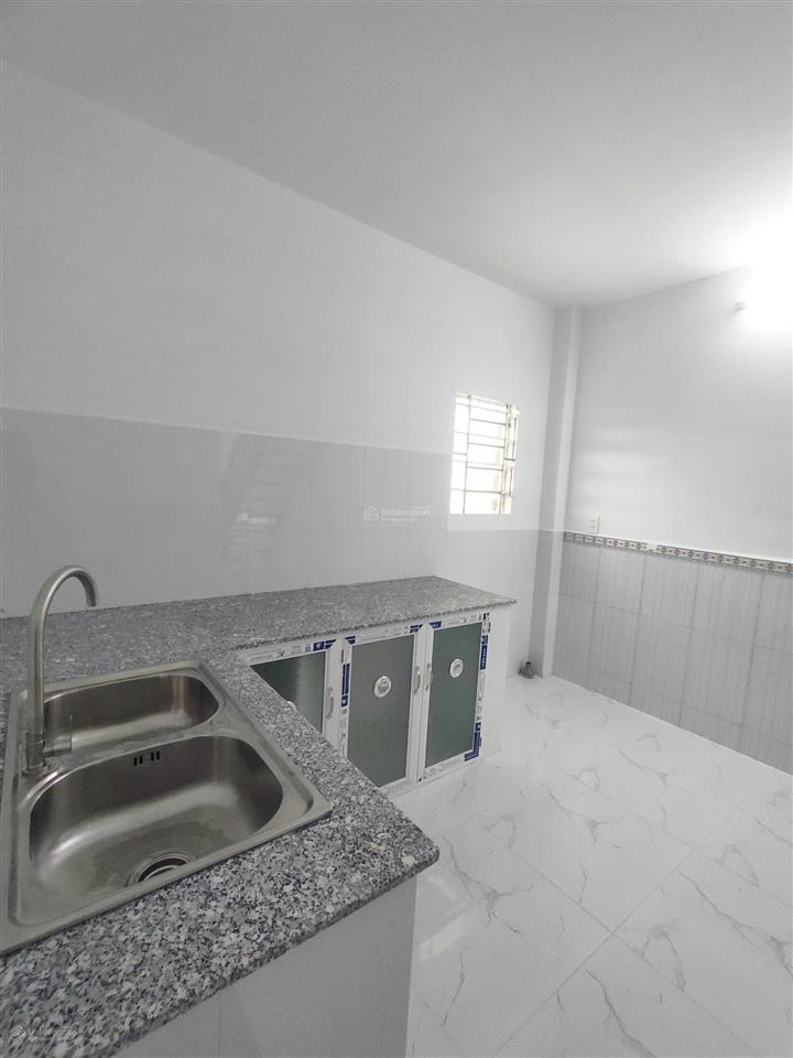 Bán nhà 1 trệt 2 lầu, 4 p. ngủ, xe hơi tới nhà ngay ngã ba tân kim cần giuộc tây ninh mới