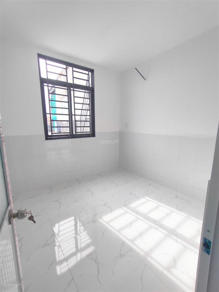 Bán nhà 1 trệt 2 lầu, 4 p. ngủ, xe hơi tới nhà ngay ngã ba tân kim cần giuộc tây ninh mới