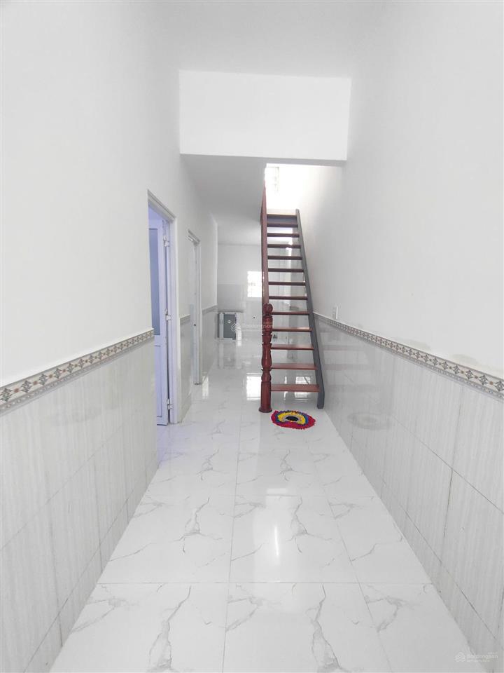 Bán nhà 1 trệt 2 lầu, 4 p. ngủ, xe hơi tới nhà ngay ngã ba tân kim cần giuộc tây ninh mới