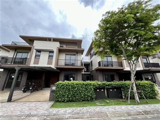 Mình cần bán 2 căn nhà phố liền kề 7x20.5m, cuối năm có sổ hồng. nhận nhà ngay