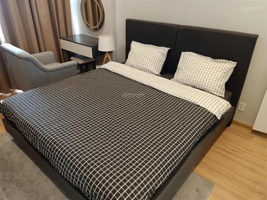 Mr. trung  cần bán ch new city 3pn  2wc dt 102m2, full nội thất  tầng cao  view đẹp. chỉ 9,7 tỷ