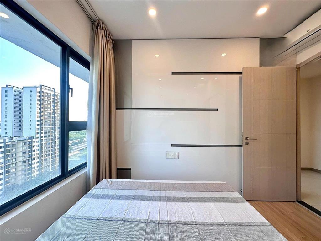 Mr. trung  cần bán ch new city 3pn  2wc. dt 86m2 full nội thất, căn góc. chỉ 8.6 tỷ bao thuế phí
