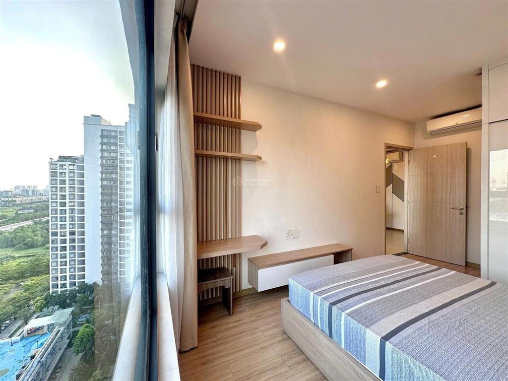 Mr. trung  cần bán ch new city 3pn  2wc. dt 86m2 full nội thất, căn góc. chỉ 8.6 tỷ bao thuế phí