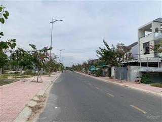 Tôi cần bán lô đất mặt tiền nguyễn du giá chỉ 2,9 tỷ ( rẻ nhất con dường này)