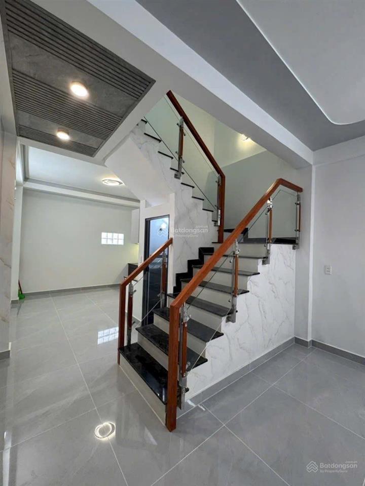 Nhà đẹp khu gò dầu 1 lầu + sân thượng đường rộng 7m 6.2 tỷ