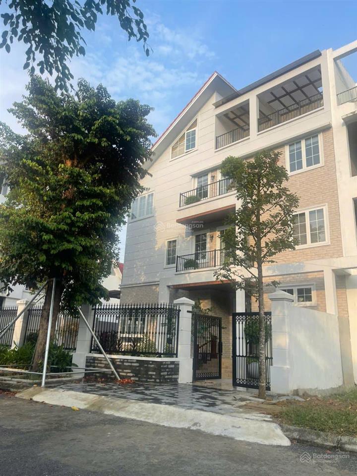 Bán bt ngôi nhà mới căn khu d sát hồ giá đầu tư, mời  qlda a. trọng 0904 250 ***