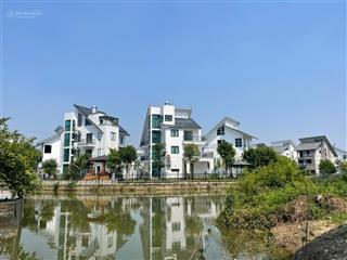 Bán bt ngôi nhà mới căn khu d sát hồ giá đầu tư, mời  qlda a. trọng 0904 250 ***