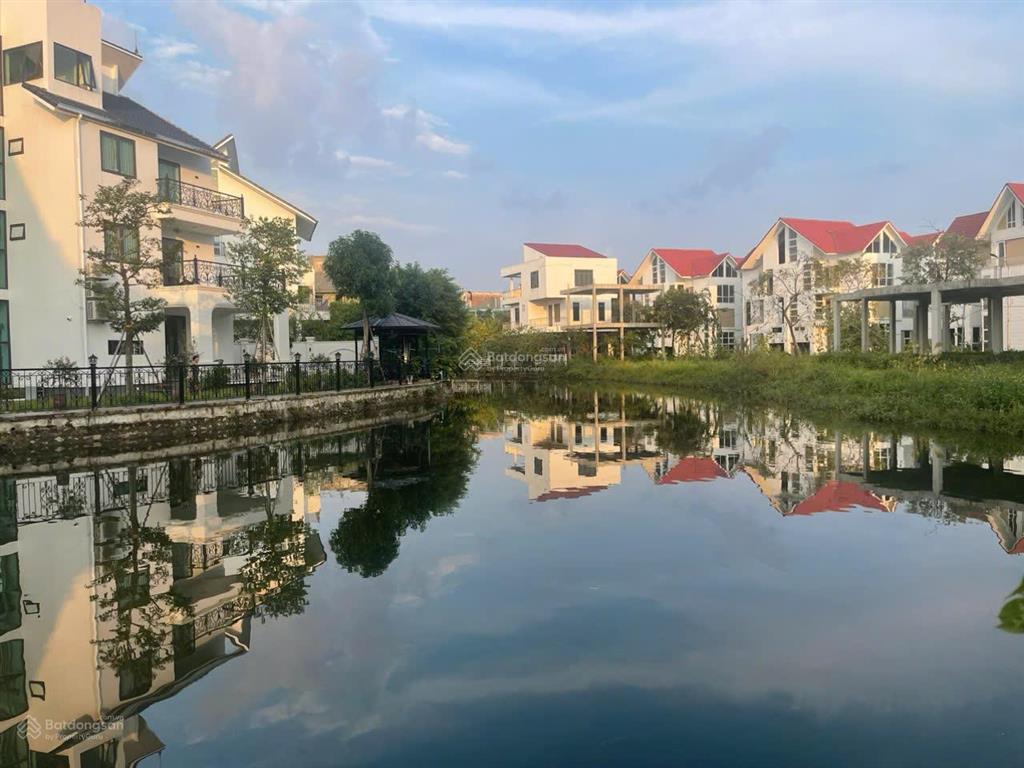 Bán bt ngôi nhà mới căn khu d sát hồ giá đầu tư, mời  qlda a. trọng 0904 250 ***