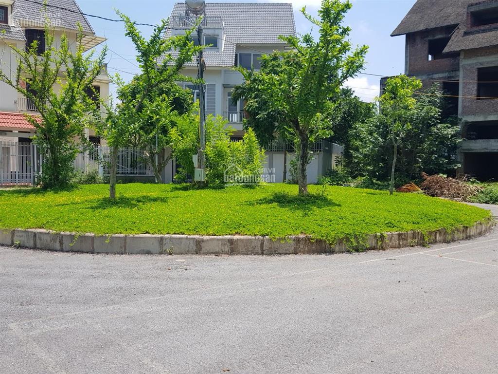 Bán bt ngôi nhà mới căn khu d sát hồ giá đầu tư, mời  qlda a. trọng 0904 250 ***