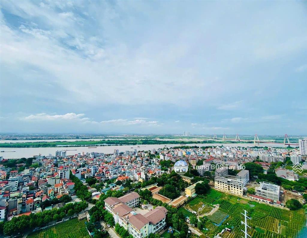 Chính chủ gửi bán căn góc 3pn 2vs 100m2. tầng đẹp view sông hồng, cầu nhật tân, nội thất cơ bản
