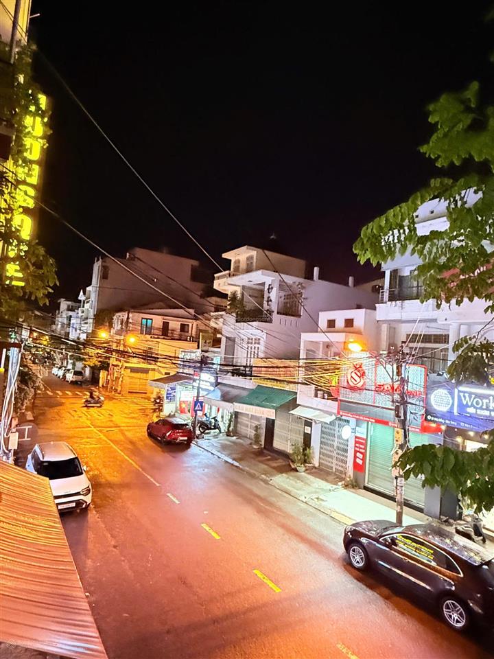 Nhà mặt tiền đường phù đổng, vị trí đẹp phù hợp mọi loại hình kinh doanh, p.nha trang, khánh hòa.