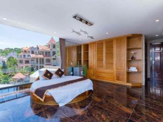 Bán căn biệt thự đường Trần Phú hẻm ô tô view nhìn trực diện ra biển. 