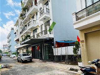 Chính chủ cần cho thuê nhà hẻm 8m đuonhwf nguyễn hữu tiến .dt 4x18 đúc 1 lâu 3pn giá 15.5tr