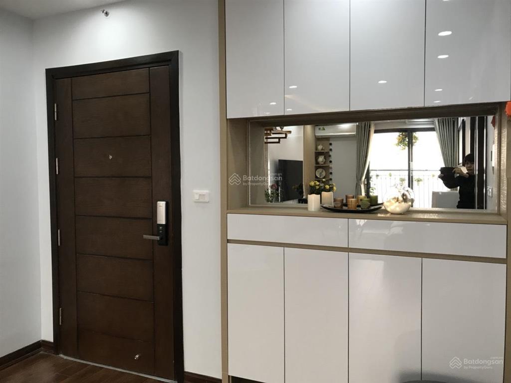 Chính chủ bán căn hộ cc nghĩa đô 61m2 full đồ 2pn 2wc giá 7,250 tỷ.  0978 258 ***