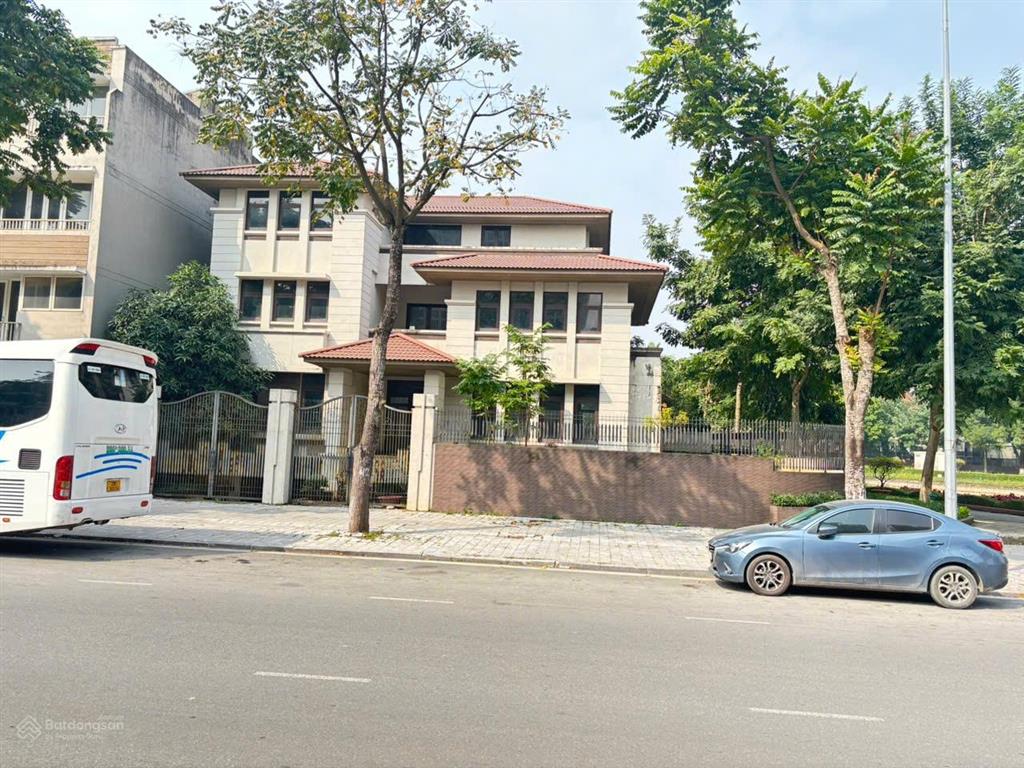 Cho thuê nhà mp nguyễn thanh bình( hà đông) da thecharm an hưng dt 672m2, 5t, mt 40m, 0912.768,428