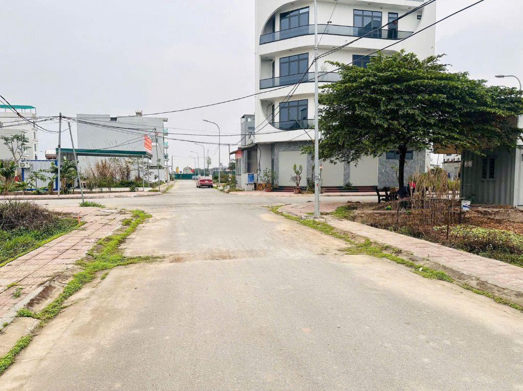 HOT! Bán gấp 103m2 đất dịch vụ Song Phương giáp đường Liên khu 8 giá đầu tư. LH Ngay