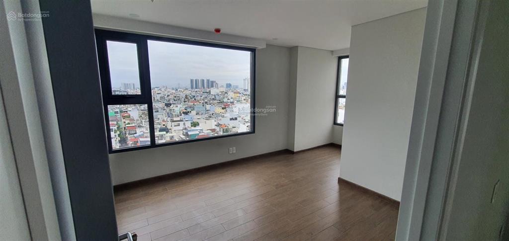 Bán chung cư vĩnh hội q4  ngay chân cầu kênh tẻ  2pn 2wc 70m2 giá 6.5 tỷ. căn góc view cực đẹp