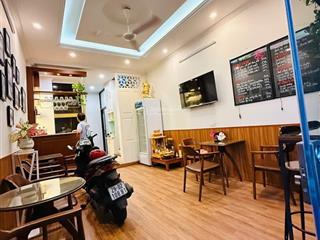 Thanh nhàn hbt  đối diện công viên tuổi trẻ 7 tầng thang máy cách phố đúng 2m.