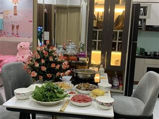 Chính chủ gửi bán căn góc 70m2 đầy đủ nội thất cao cấp, lầu trung, hướng đông nam