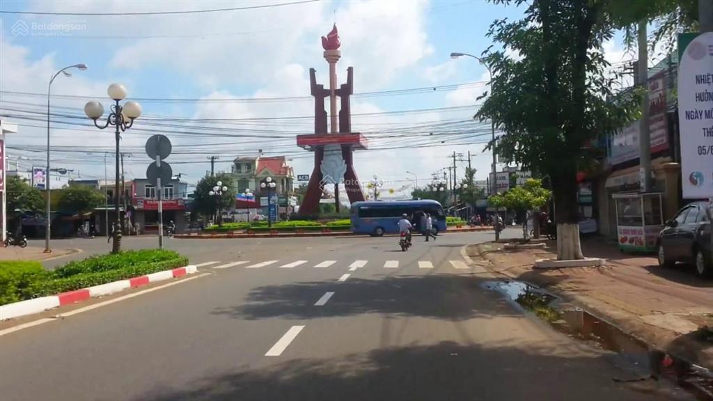 Mình chính chủ mới tách lô đất vườn sổ riêng, mặt tiền đường nhựa liên xã, suối ôm