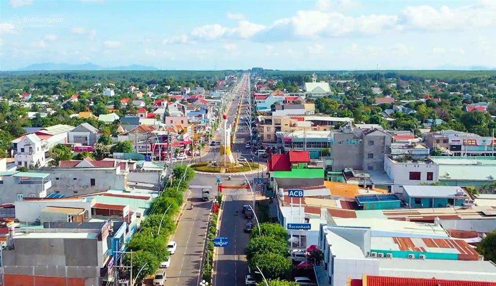 Mình chính chủ mới tách lô đất vườn sổ riêng, mặt tiền đường nhựa liên xã, suối ôm